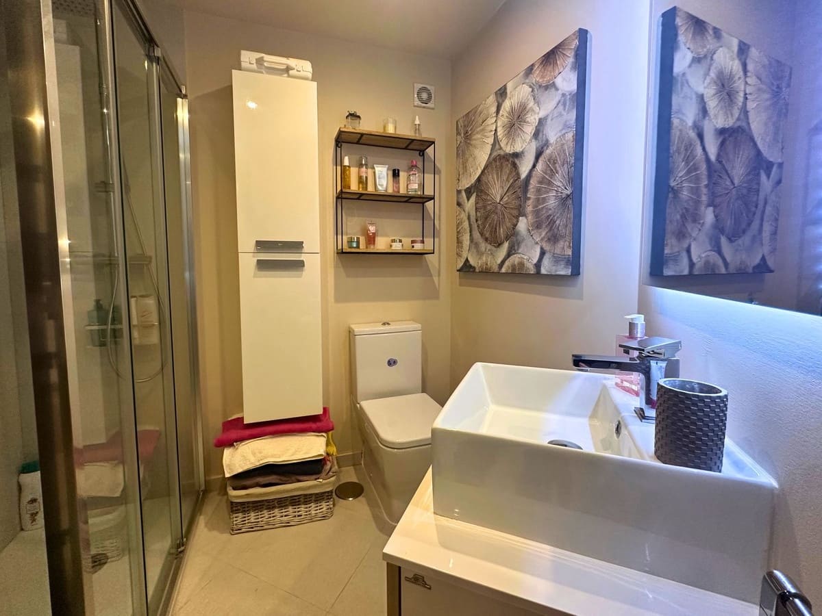 2 bedroom Apartment for sale in Calahonda with pool - € 424,000 (Ref: 9415747)