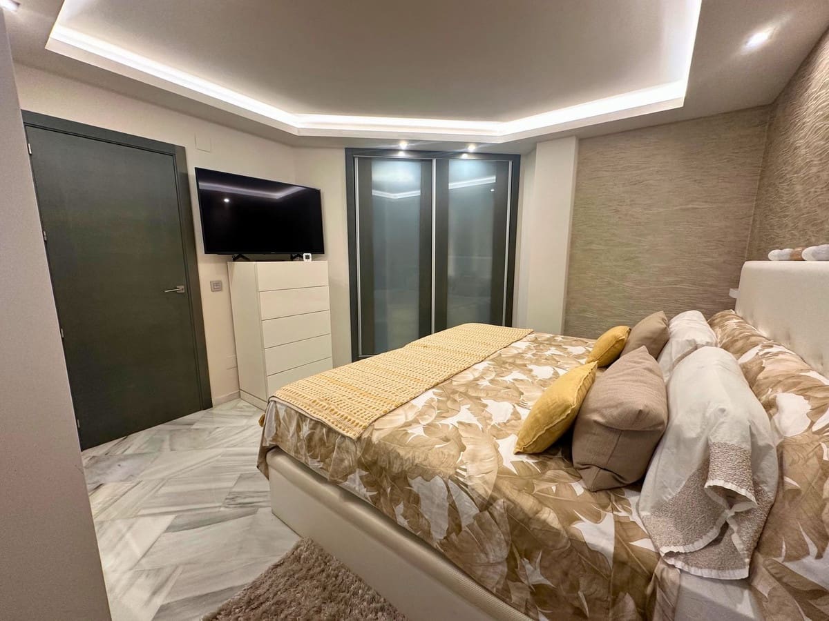 2 bedroom Apartment for sale in Calahonda with pool - € 424,000 (Ref: 9415747)