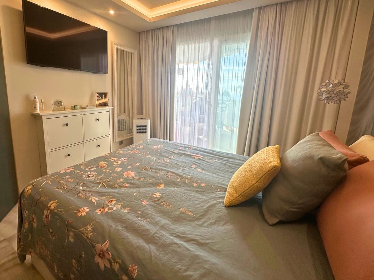 2 bedroom Apartment for sale in Calahonda with pool - € 424,000 (Ref: 9415747)