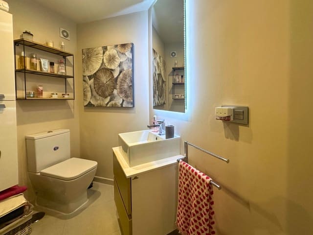 2 bedroom Apartment for sale in Calahonda, Mijas with pool - € 424,000 (Ref: 9415747)