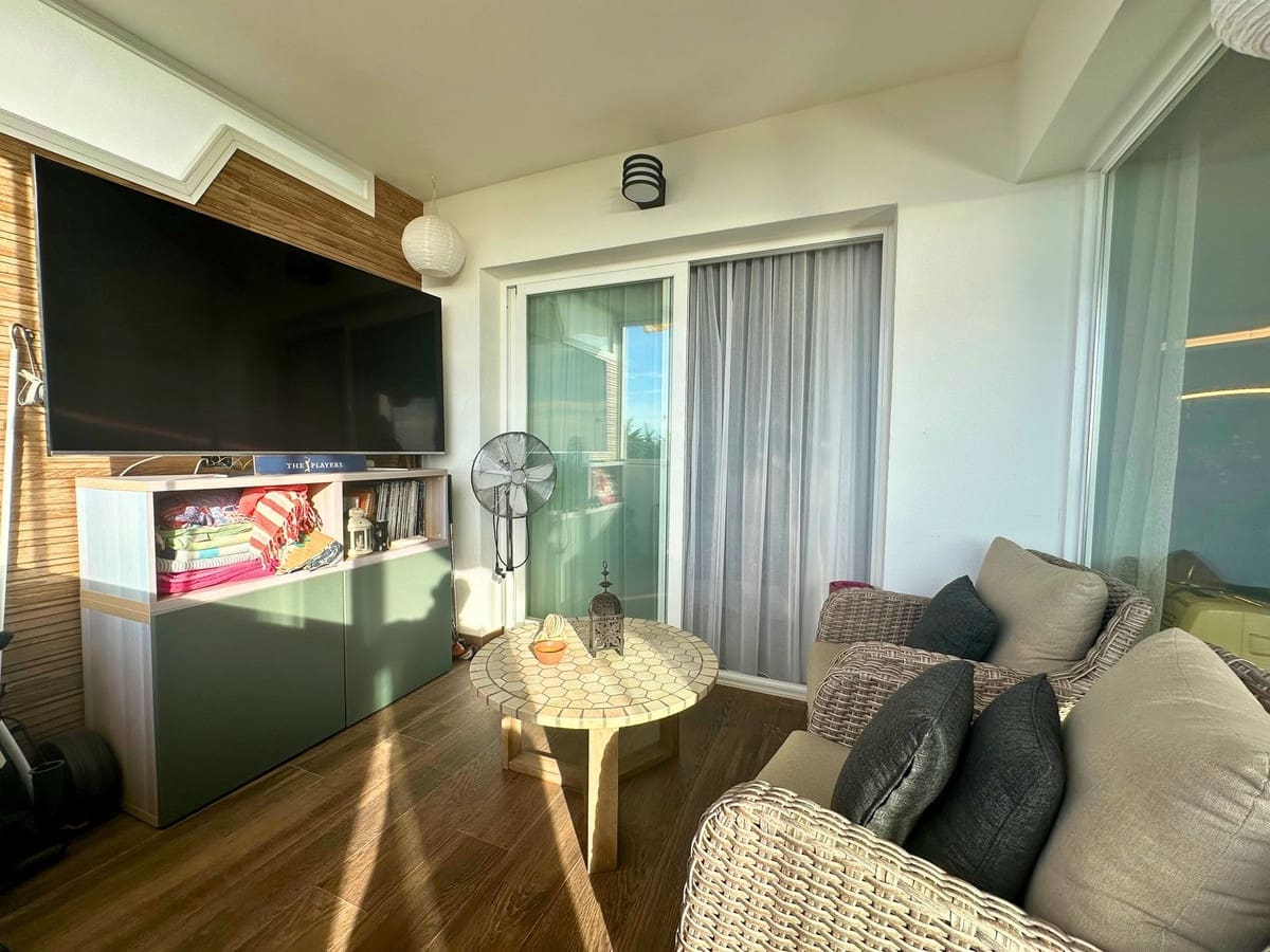 2 bedroom Apartment for sale in Calahonda with pool - € 399,000 (Ref: 9415747)