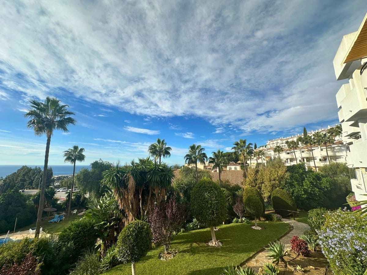 2 bedroom Apartment for sale in Calahonda with pool - € 399,000 (Ref: 9415747)