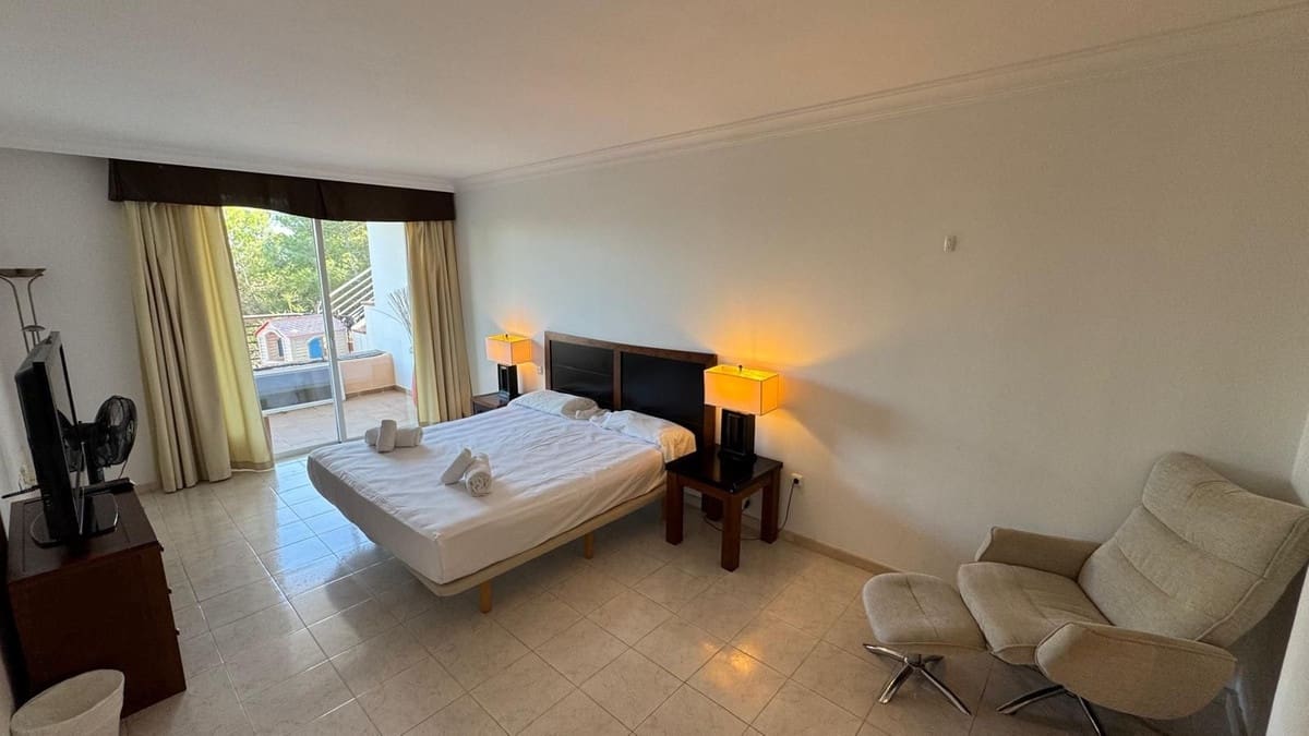 3 sovrum Lägenhet till salu i Miraflores med pool garage - 875 000 € (Ref: 9428245)