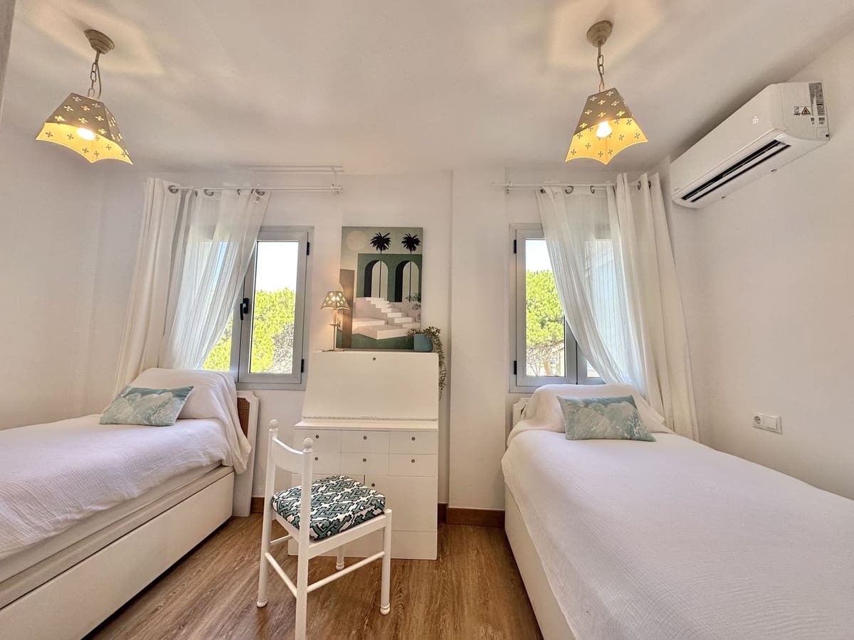 Apartamento de 2 habitaciones en Calahonda en venta con piscina - 375.000 € (Ref: 9442828)