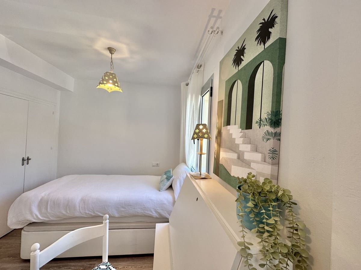 Apartamento de 2 habitaciones en Calahonda en venta con piscina - 375.000 € (Ref: 9442828)