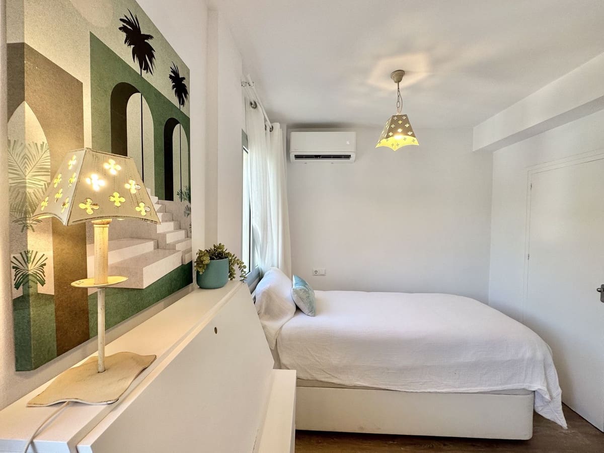 Apartamento de 2 habitaciones en Calahonda en venta con piscina - 375.000 € (Ref: 9442828)