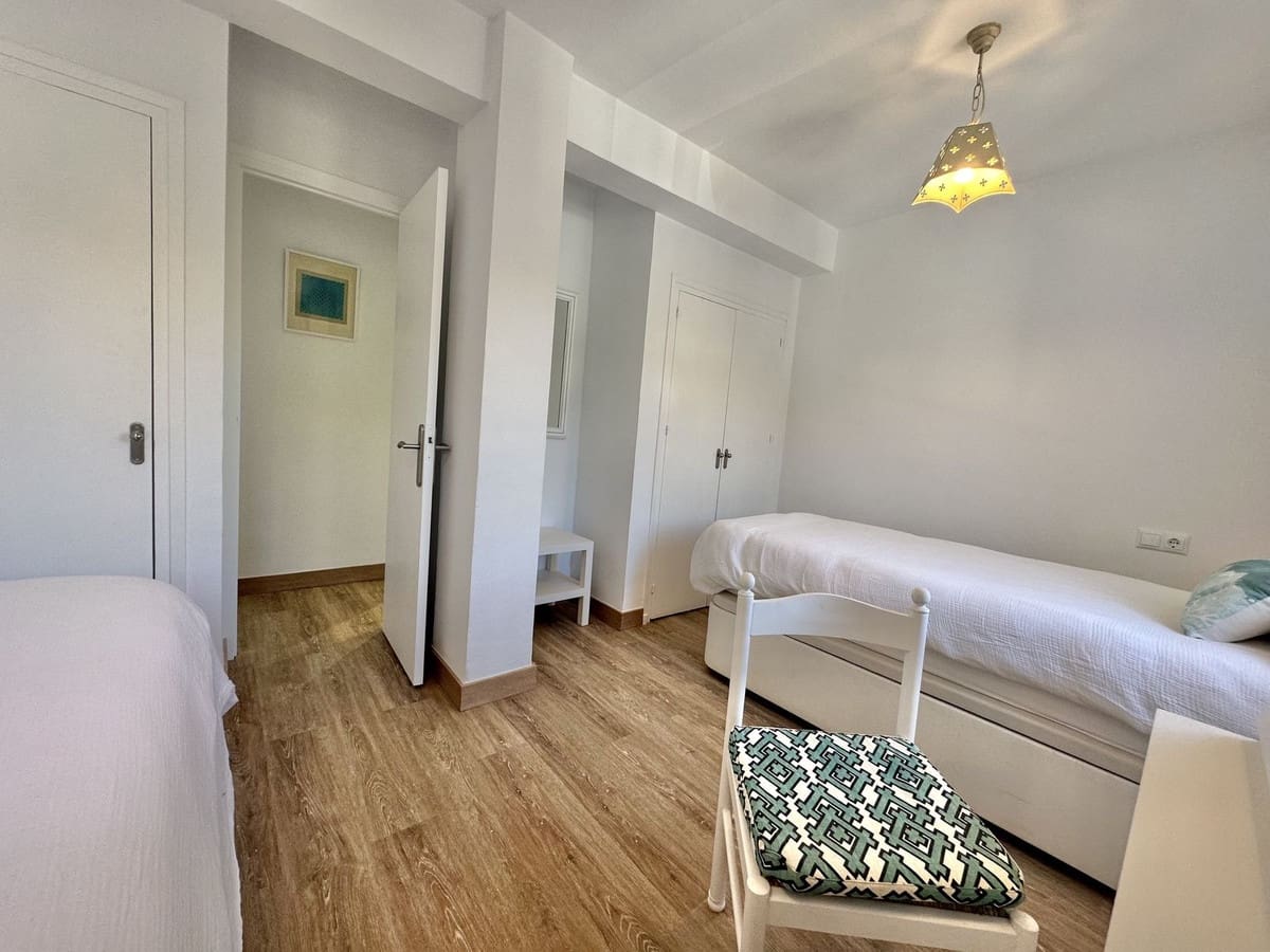 Apartamento de 2 habitaciones en Calahonda en venta con piscina - 375.000 € (Ref: 9442828)