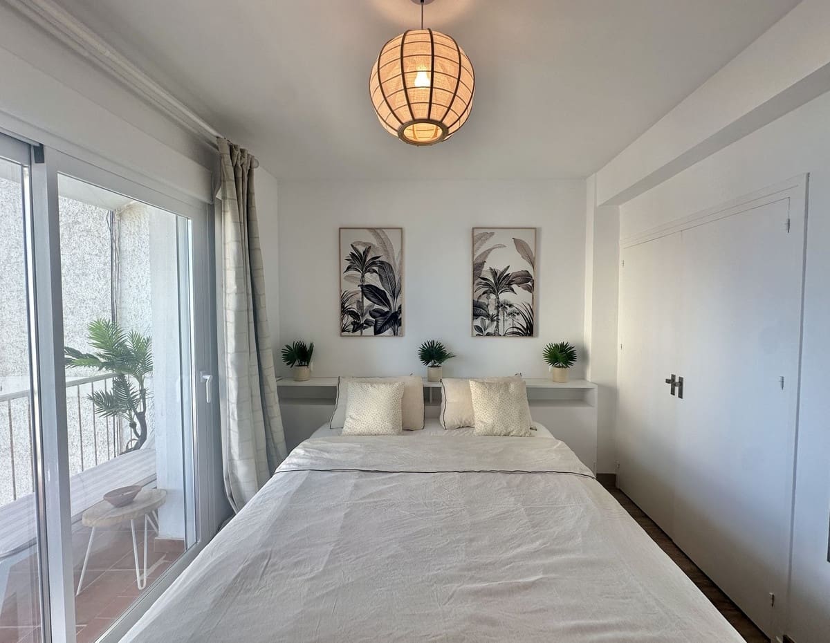 Apartamento de 2 habitaciones en Calahonda en venta con piscina - 375.000 € (Ref: 9442828)