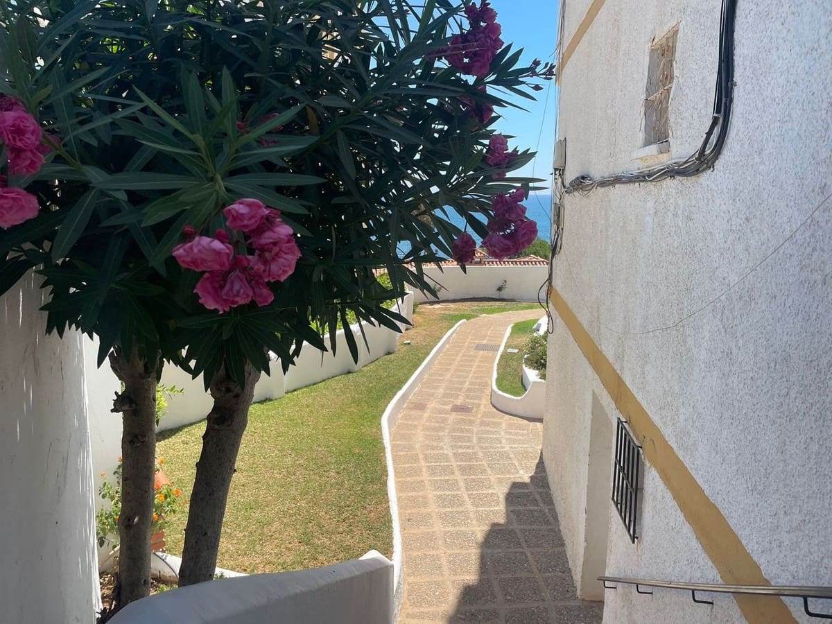 Apartamento de 2 habitaciones en Calahonda en venta con piscina - 375.000 € (Ref: 9442828)