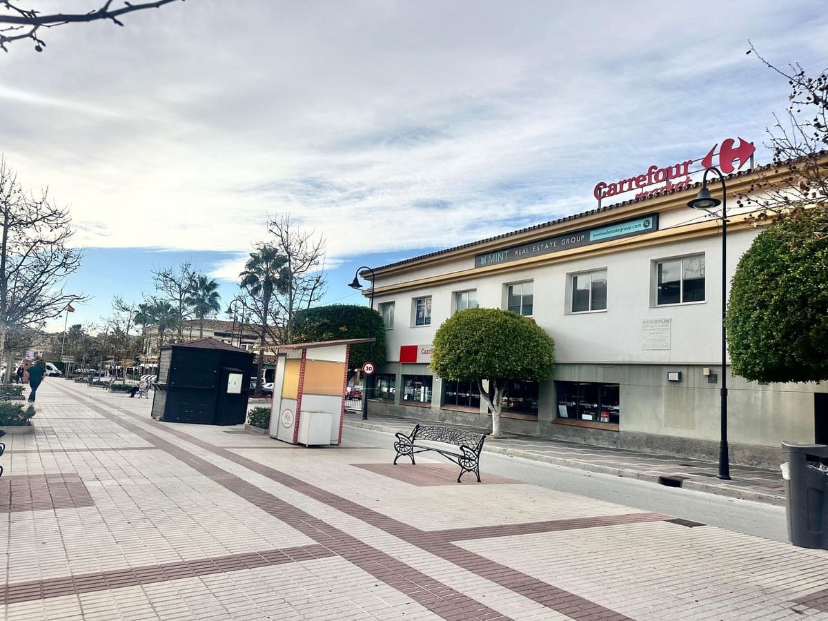6 bedroom Townhouse for sale in La Cala de Mijas with garage - € 796,000 (Ref: 9517944)
