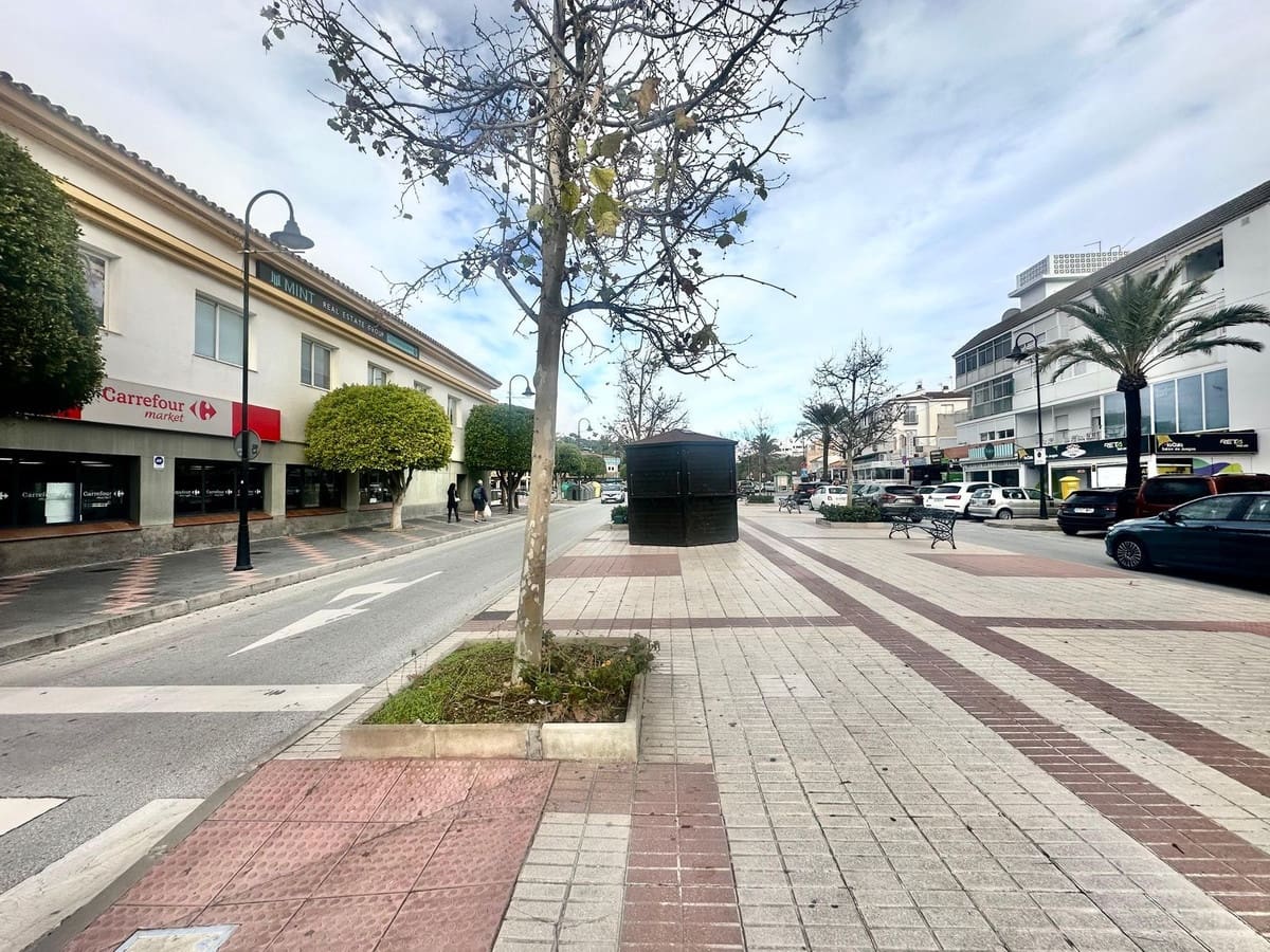 6 bedroom Townhouse for sale in La Cala de Mijas with garage - € 796,000 (Ref: 9517944)