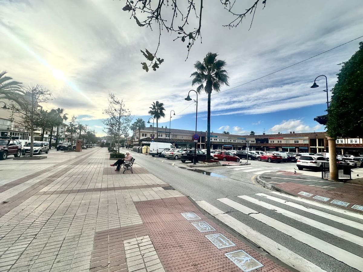 6 bedroom Townhouse for sale in La Cala de Mijas with garage - € 796,000 (Ref: 9517944)