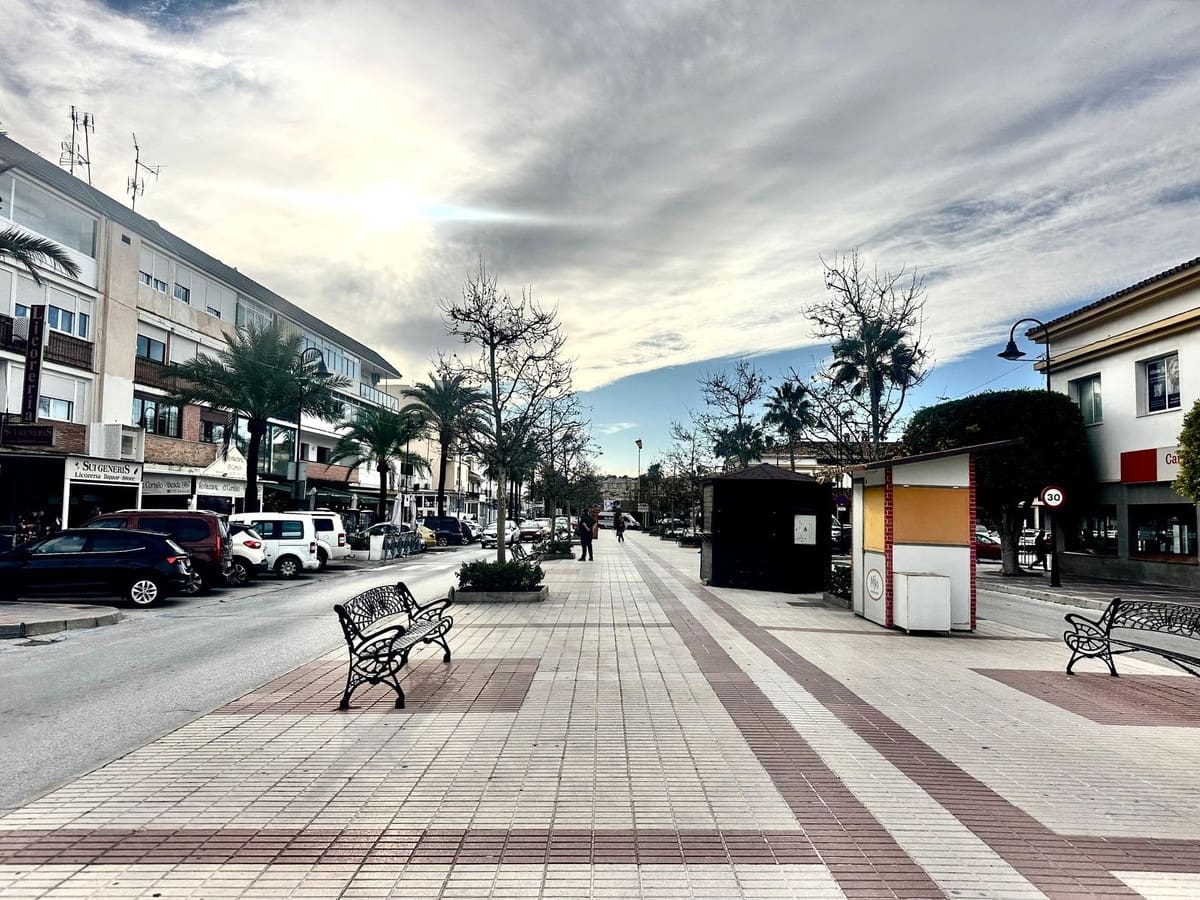 6 bedroom Townhouse for sale in La Cala de Mijas with garage - € 796,000 (Ref: 9517944)
