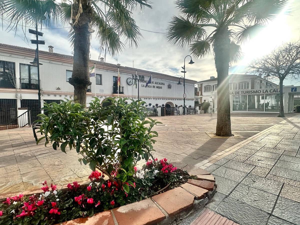 6 bedroom Townhouse for sale in La Cala de Mijas with garage - € 796,000 (Ref: 9517944)