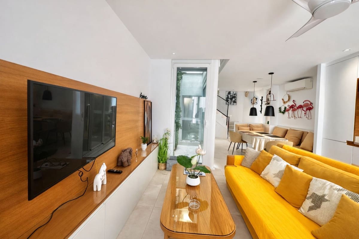 2 bedroom Townhouse for sale in Marbella - € 590,000 (Ref: 9529111)