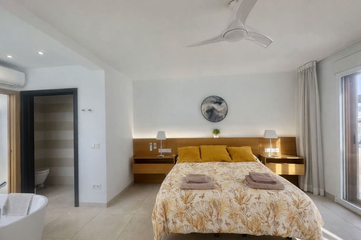 2 bedroom Townhouse for sale in Marbella - € 590,000 (Ref: 9529111)