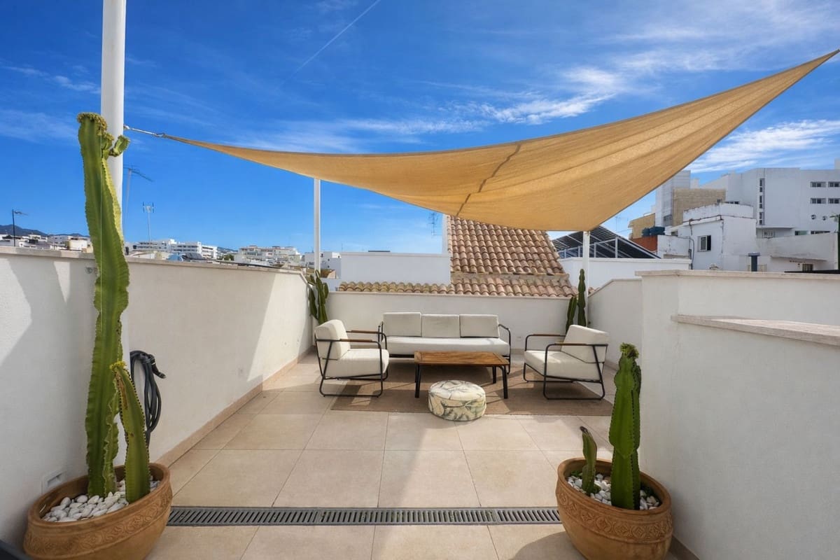 2 bedroom Townhouse for sale in Marbella - € 590,000 (Ref: 9529111)