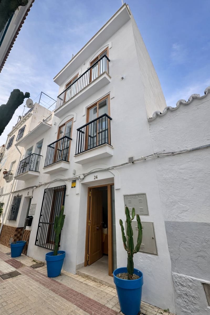 2 bedroom Townhouse for sale in Marbella - € 590,000 (Ref: 9529111)