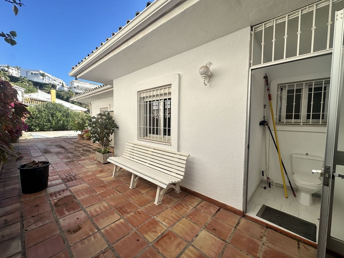 3 bedroom Villa for sale in Riviera del Sol with pool garage - € 1,000,000 (Ref: 9533466)