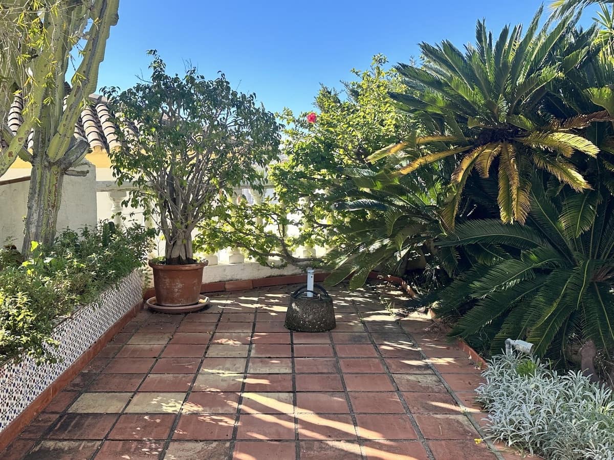 3 bedroom Villa for sale in Riviera del Sol with pool garage - € 1,000,000 (Ref: 9533466)