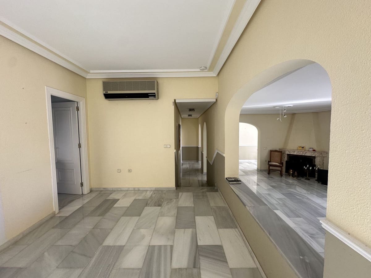 3 bedroom Villa for sale in Riviera del Sol with pool garage - € 995,000 (Ref: 9533466)