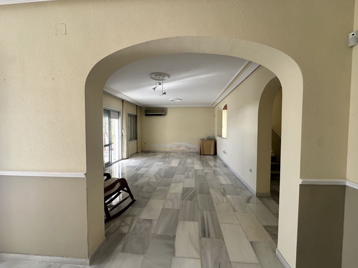 3 chambre Villa/Maison à vendre à Riviera del Sol avec piscine garage - 950 000 € (Ref: 9533466)