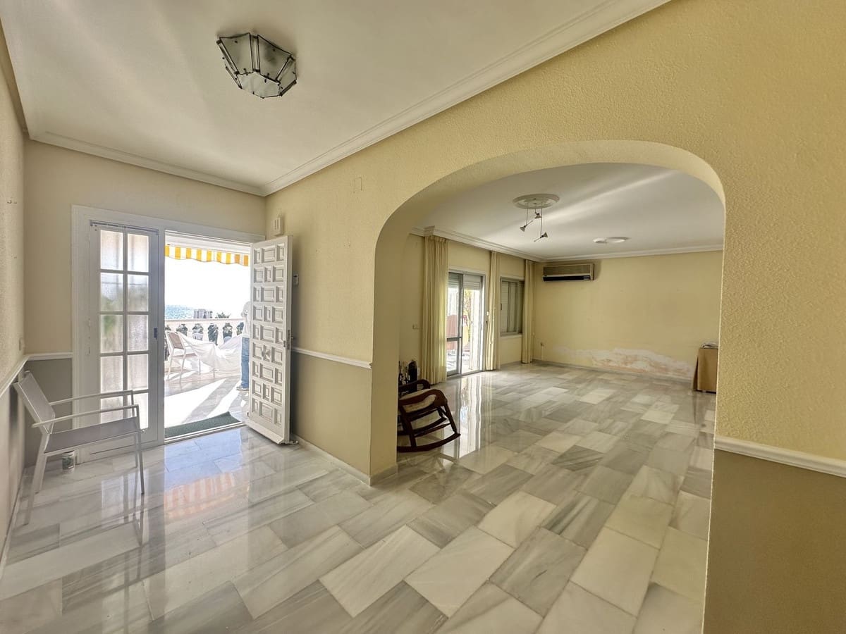 3 chambre Villa/Maison à vendre à Riviera del Sol avec piscine garage - 950 000 € (Ref: 9533466)