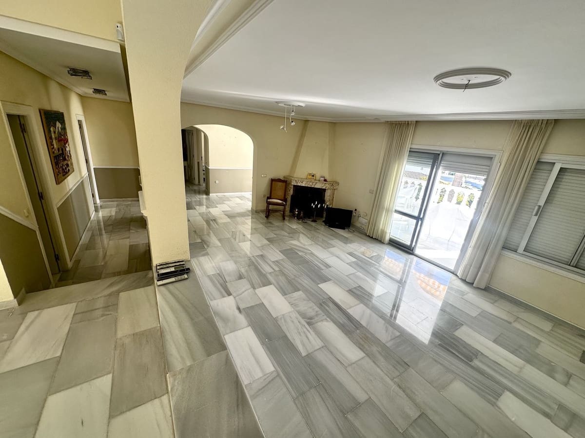 3 chambre Villa/Maison à vendre à Riviera del Sol avec piscine garage - 950 000 € (Ref: 9533466)