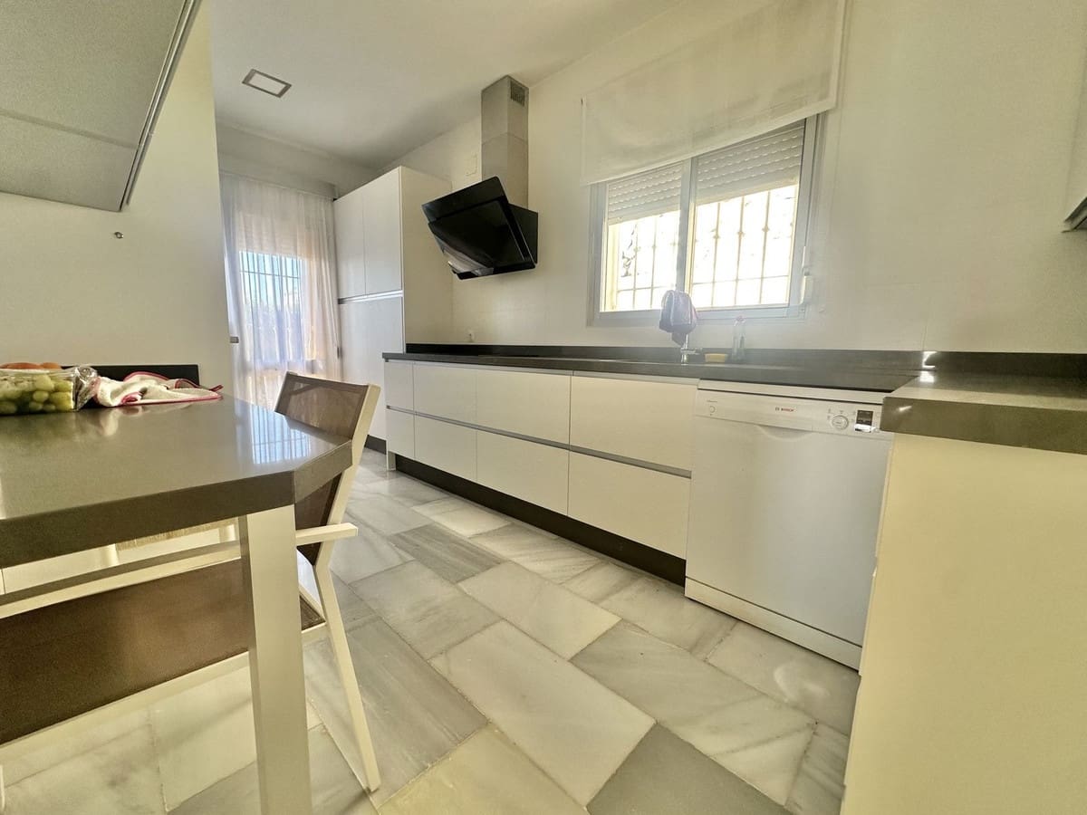 3 chambre Villa/Maison à vendre à Riviera del Sol avec piscine garage - 950 000 € (Ref: 9533466)