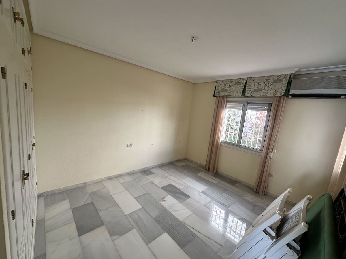 3 chambre Villa/Maison à vendre à Riviera del Sol avec piscine garage - 950 000 € (Ref: 9533466)