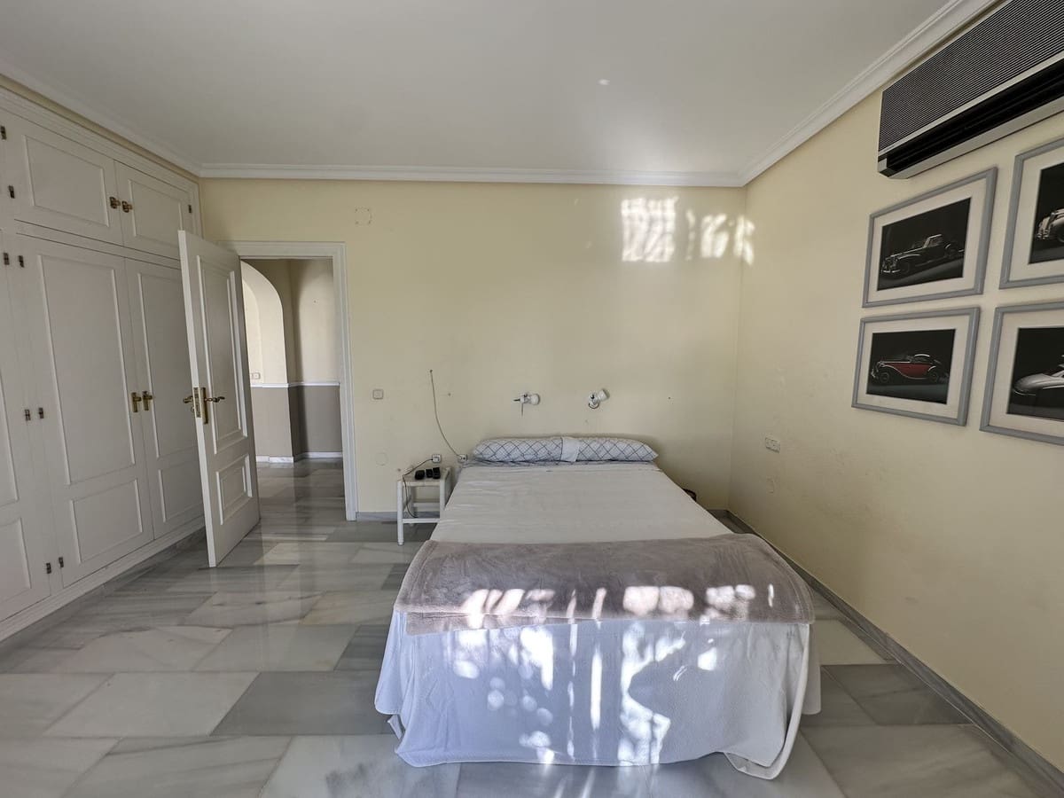 3 chambre Villa/Maison à vendre à Riviera del Sol avec piscine garage - 950 000 € (Ref: 9533466)