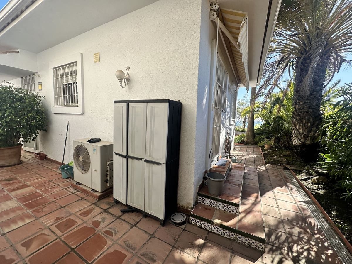 3 chambre Villa/Maison à vendre à Riviera del Sol avec piscine garage - 950 000 € (Ref: 9533466)