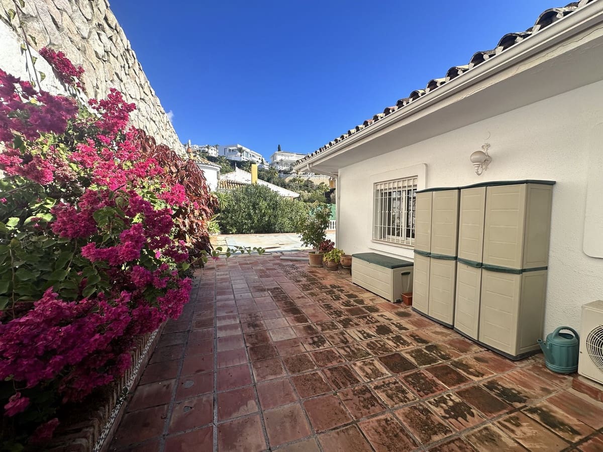 3 chambre Villa/Maison à vendre à Riviera del Sol avec piscine garage - 950 000 € (Ref: 9533466)