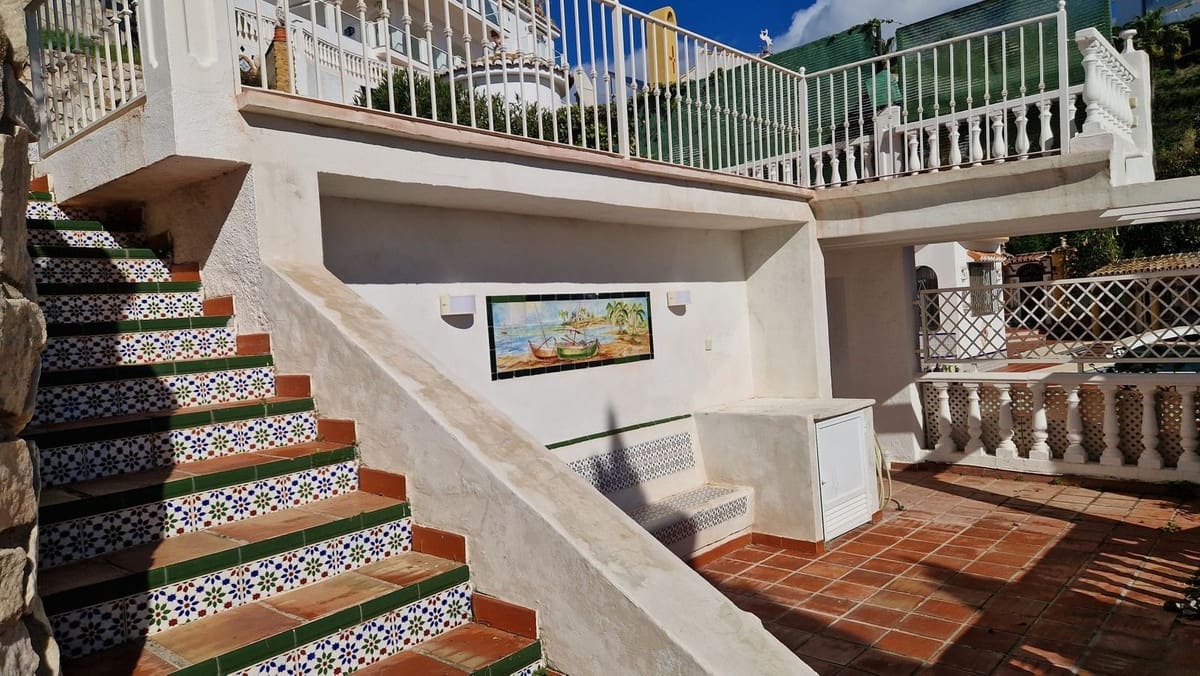 3 chambre Villa/Maison à vendre à Riviera del Sol avec piscine garage - 950 000 € (Ref: 9533466)