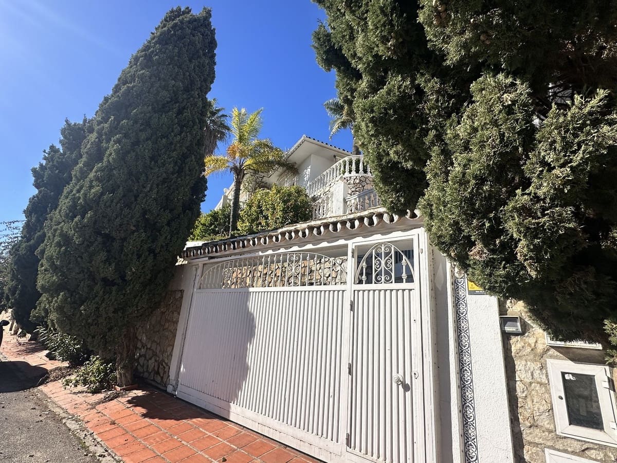 3 chambre Villa/Maison à vendre à Riviera del Sol avec piscine garage - 950 000 € (Ref: 9533466)