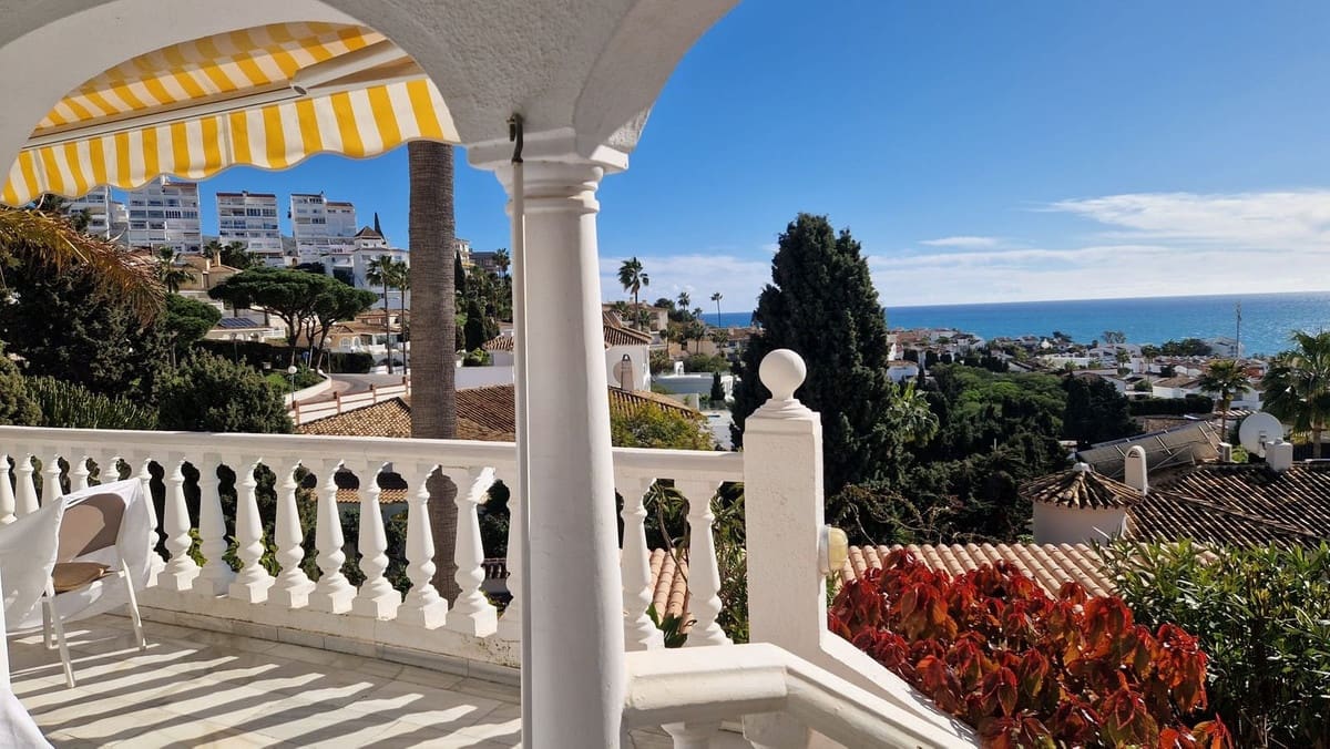 3 soverom Villa til salgs i Riviera del Sol med svømmebasseng garasje - € 920 000 (Ref: 9533466)