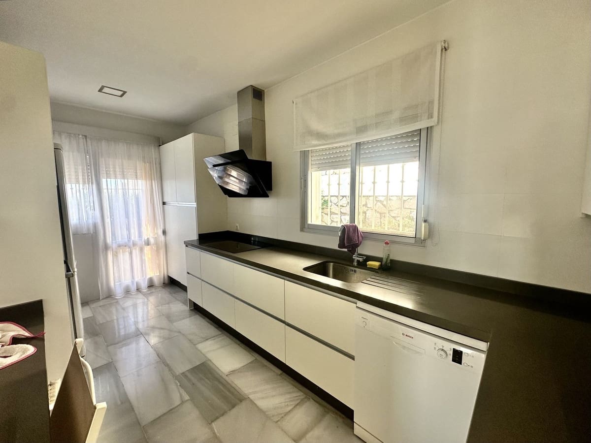 3 soverom Villa til salgs i Riviera del Sol med svømmebasseng garasje - € 920 000 (Ref: 9533466)