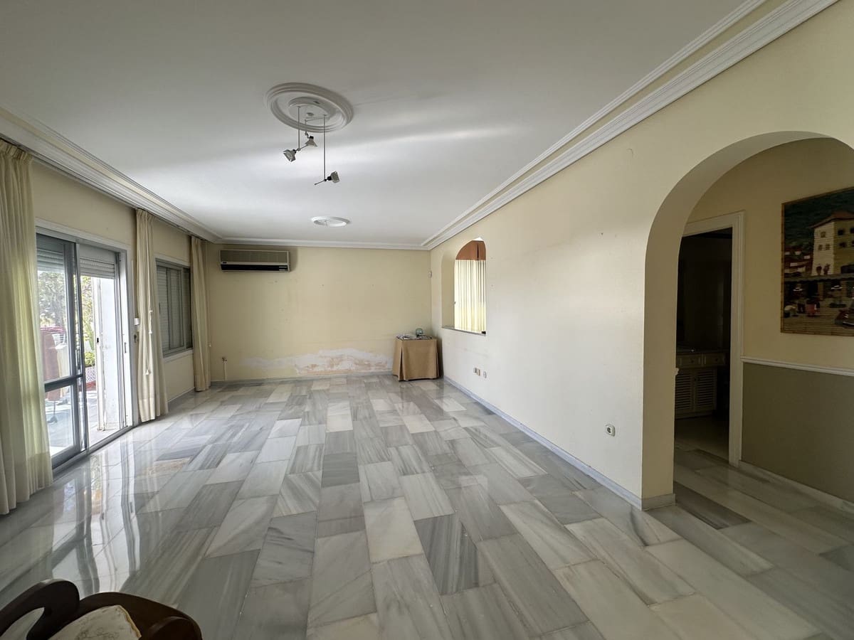 3 soverom Villa til salgs i Riviera del Sol med svømmebasseng garasje - € 920 000 (Ref: 9533466)