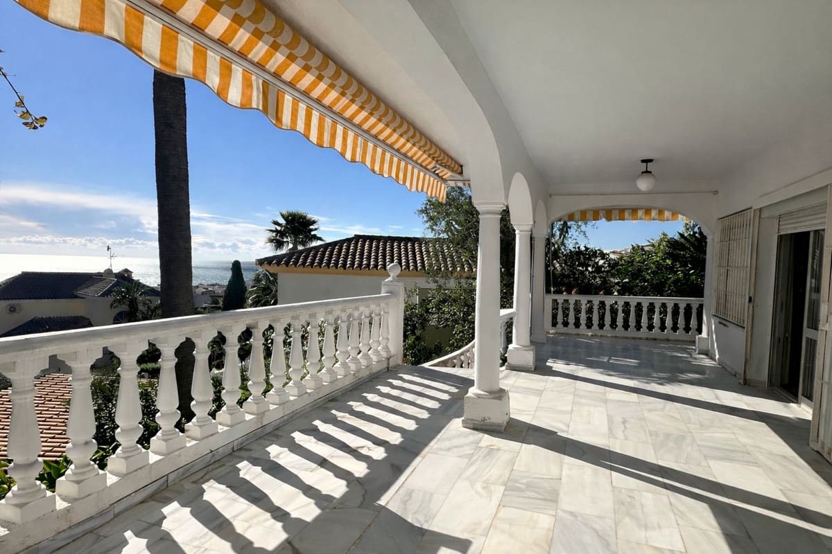 3 soverom Villa til salgs i Riviera del Sol med svømmebasseng garasje - € 920 000 (Ref: 9533466)