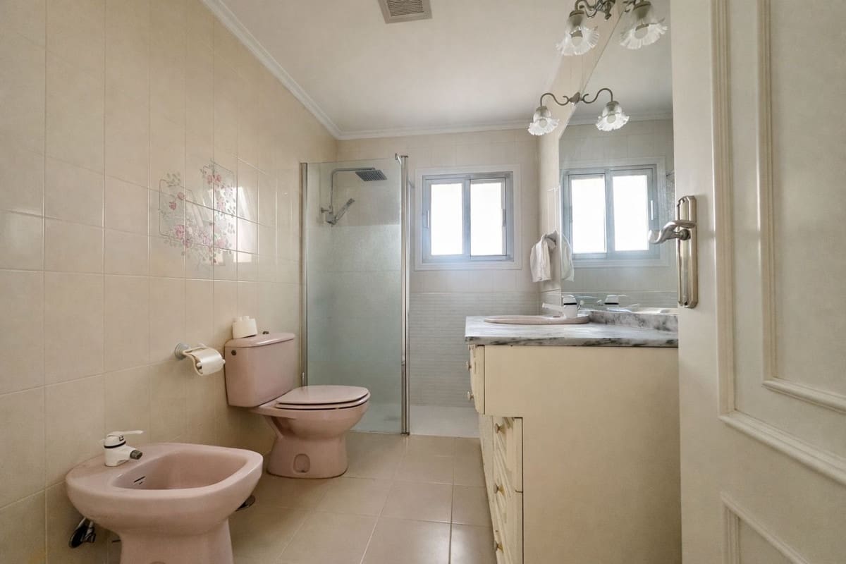 3 soverom Villa til salgs i Riviera del Sol med svømmebasseng garasje - € 920 000 (Ref: 9533466)