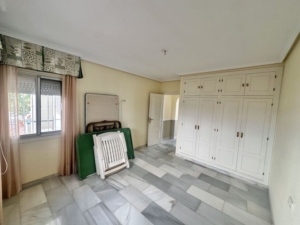 3 soverom Villa til salgs i Riviera del Sol med svømmebasseng garasje - € 920 000 (Ref: 9533466)