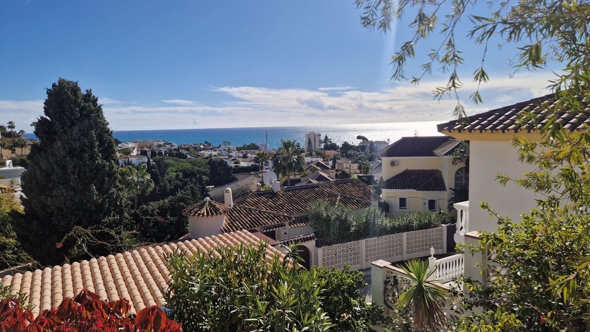 3 soverom Villa til salgs i Riviera del Sol med svømmebasseng garasje - € 920 000 (Ref: 9533466)