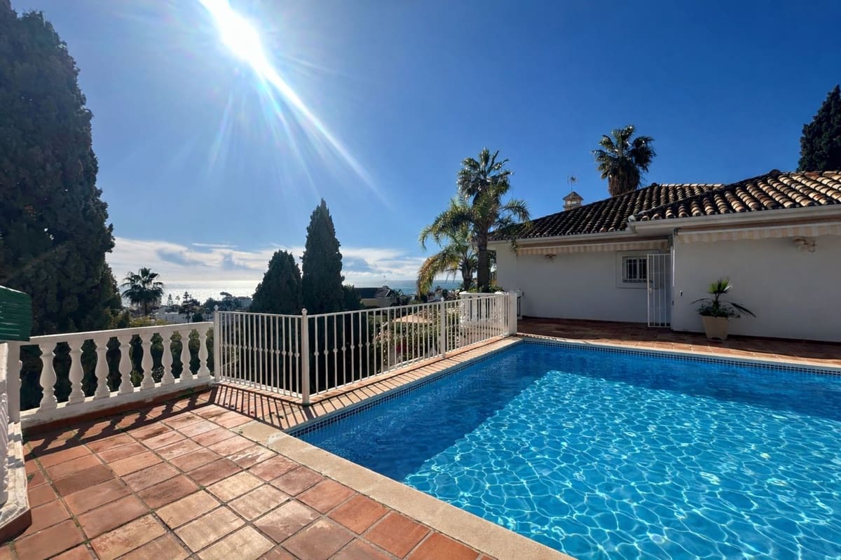 3 soverom Villa til salgs i Riviera del Sol med svømmebasseng garasje - € 920 000 (Ref: 9533466)