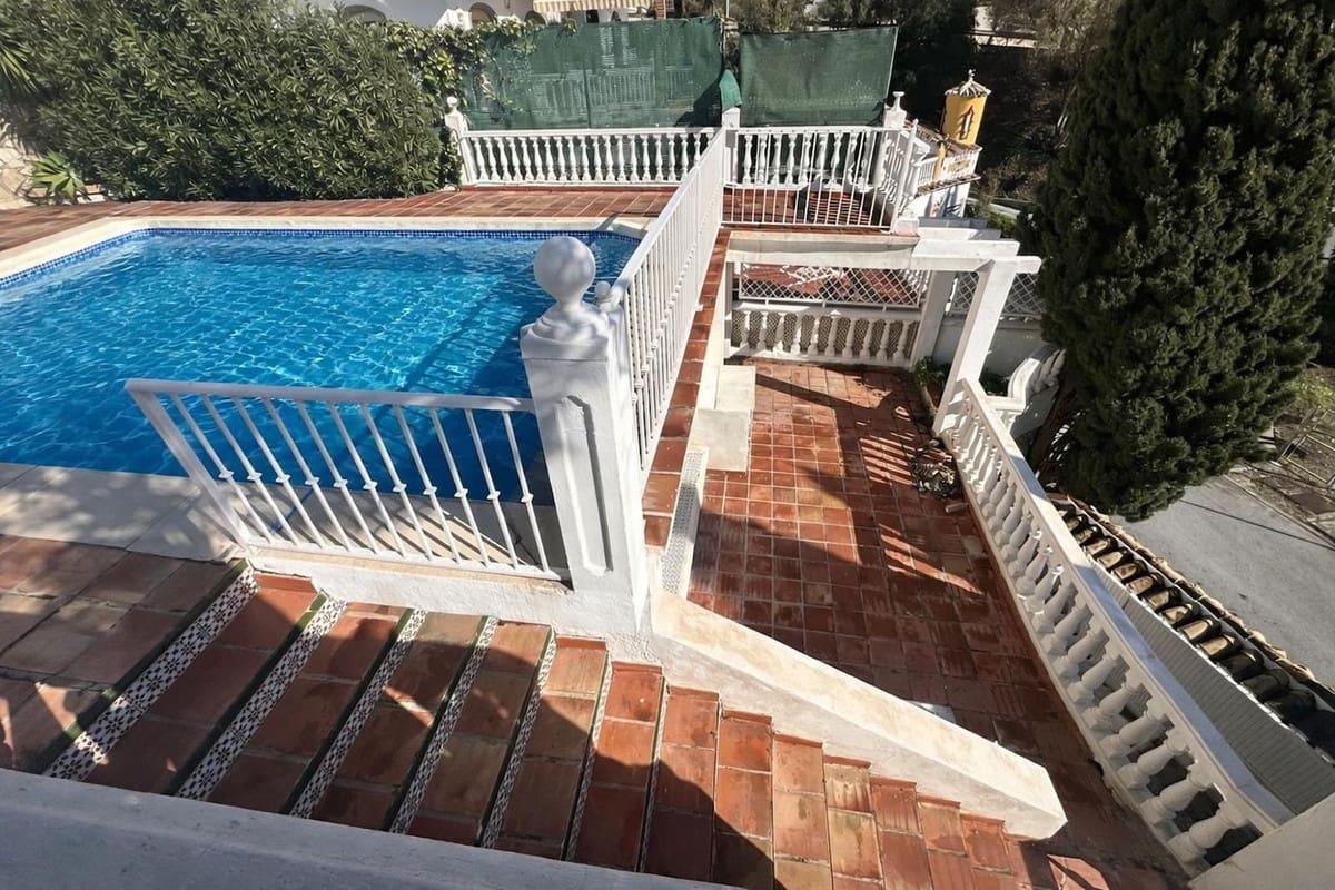 3 soverom Villa til salgs i Riviera del Sol med svømmebasseng garasje - € 920 000 (Ref: 9533466)