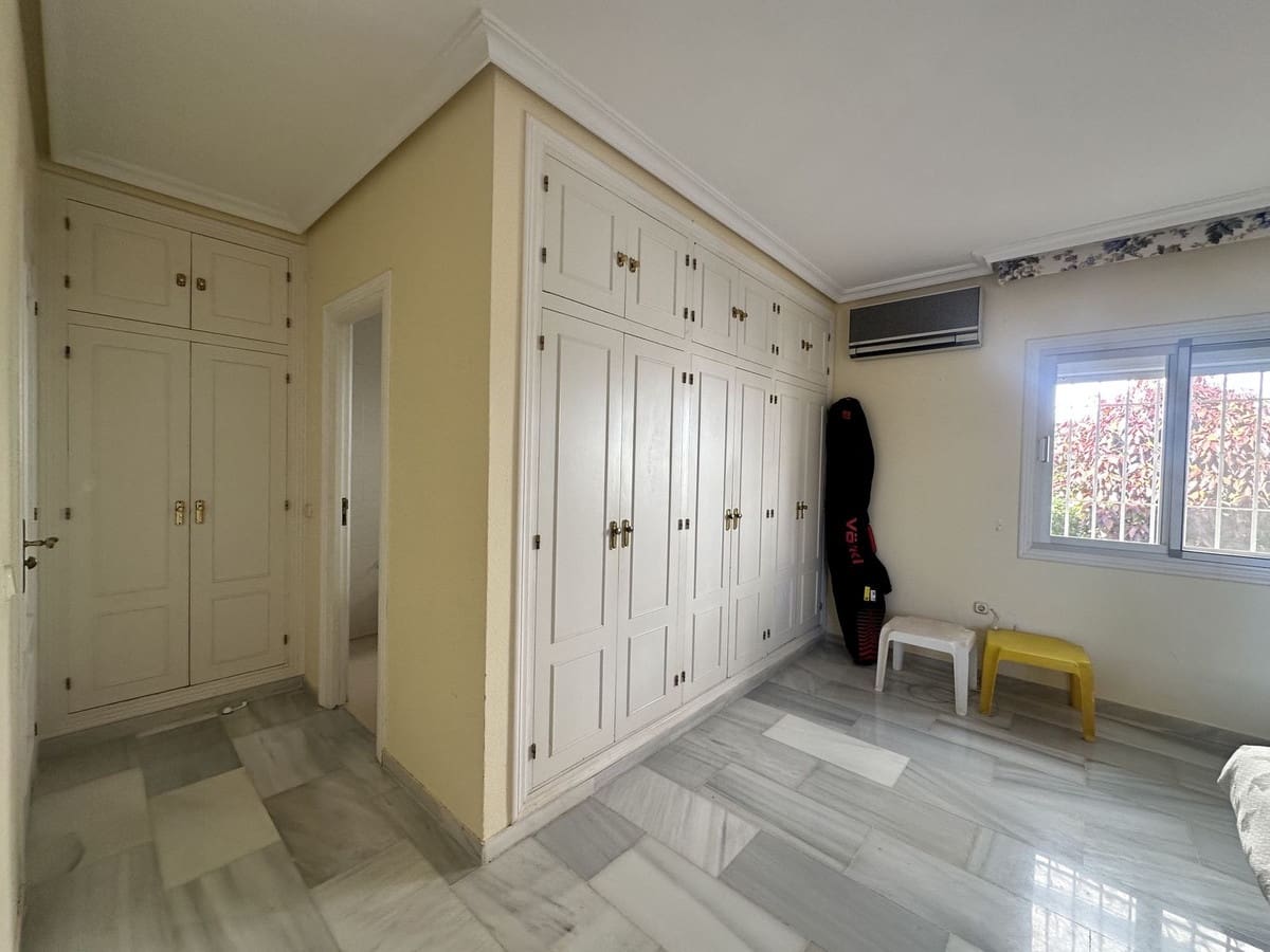3 soverom Villa til salgs i Riviera del Sol med svømmebasseng garasje - € 920 000 (Ref: 9533466)