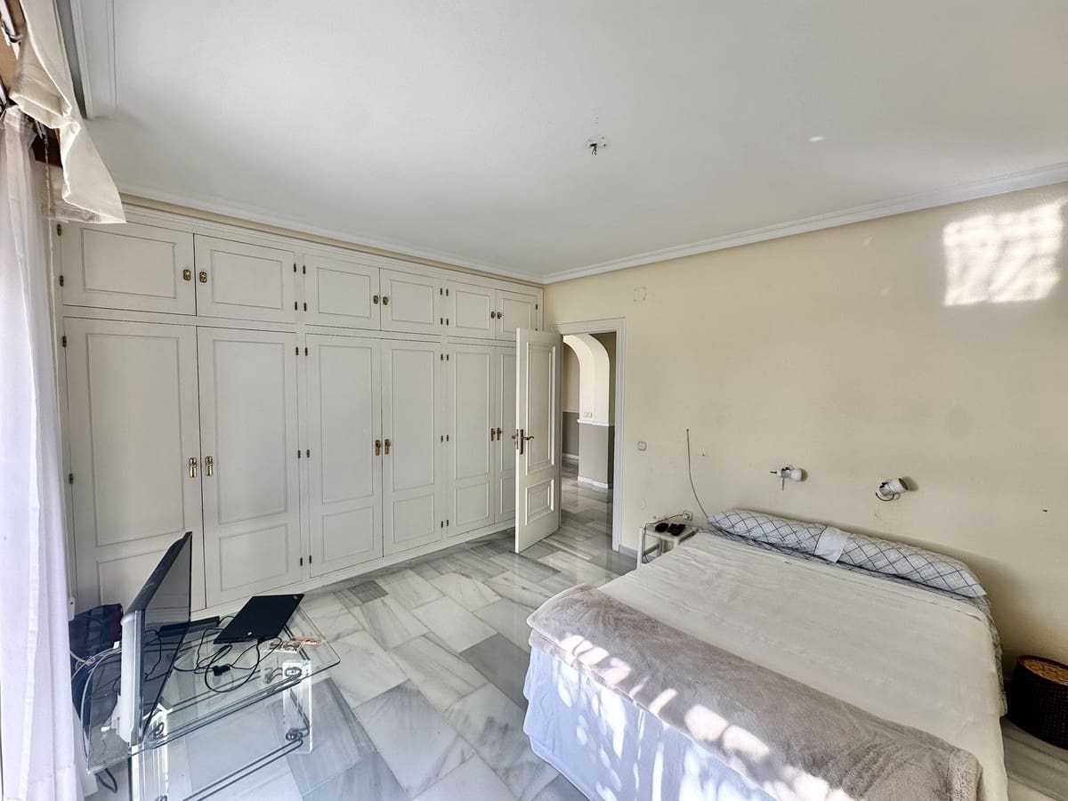 3 soverom Villa til salgs i Riviera del Sol med svømmebasseng garasje - € 920 000 (Ref: 9533466)