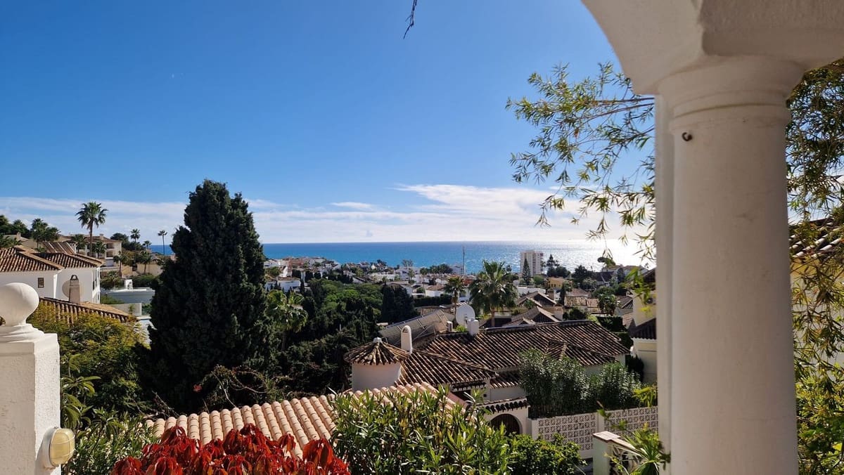 3 soverom Villa til salgs i Riviera del Sol med svømmebasseng garasje - € 920 000 (Ref: 9533466)