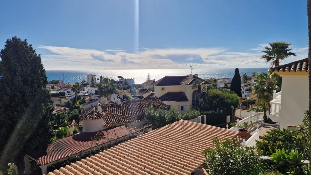 3 soverom Villa til salgs i Riviera del Sol med svømmebasseng garasje - € 920 000 (Ref: 9533466)