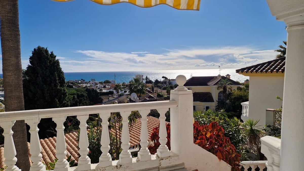 3 soverom Villa til salgs i Riviera del Sol med svømmebasseng garasje - € 920 000 (Ref: 9533466)