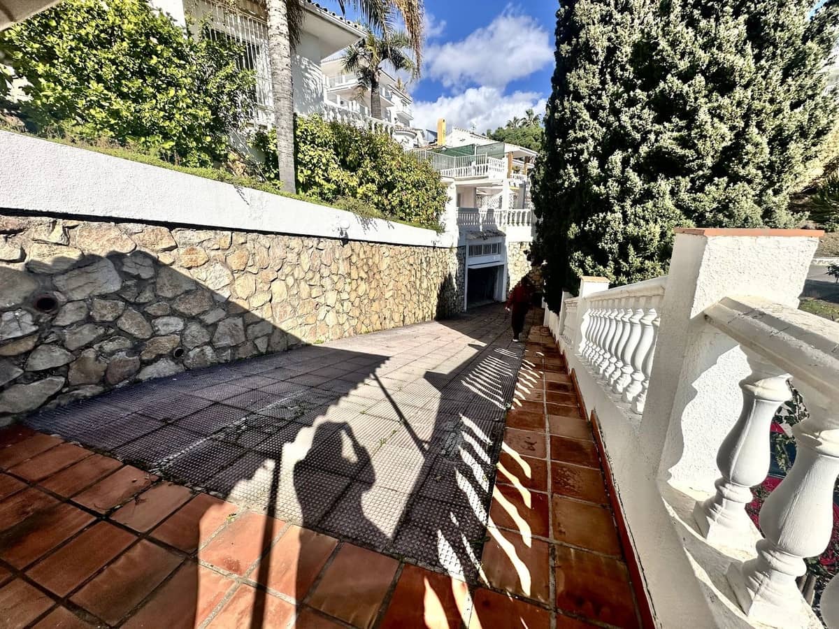 3 soverom Villa til salgs i Riviera del Sol med svømmebasseng garasje - € 920 000 (Ref: 9533466)